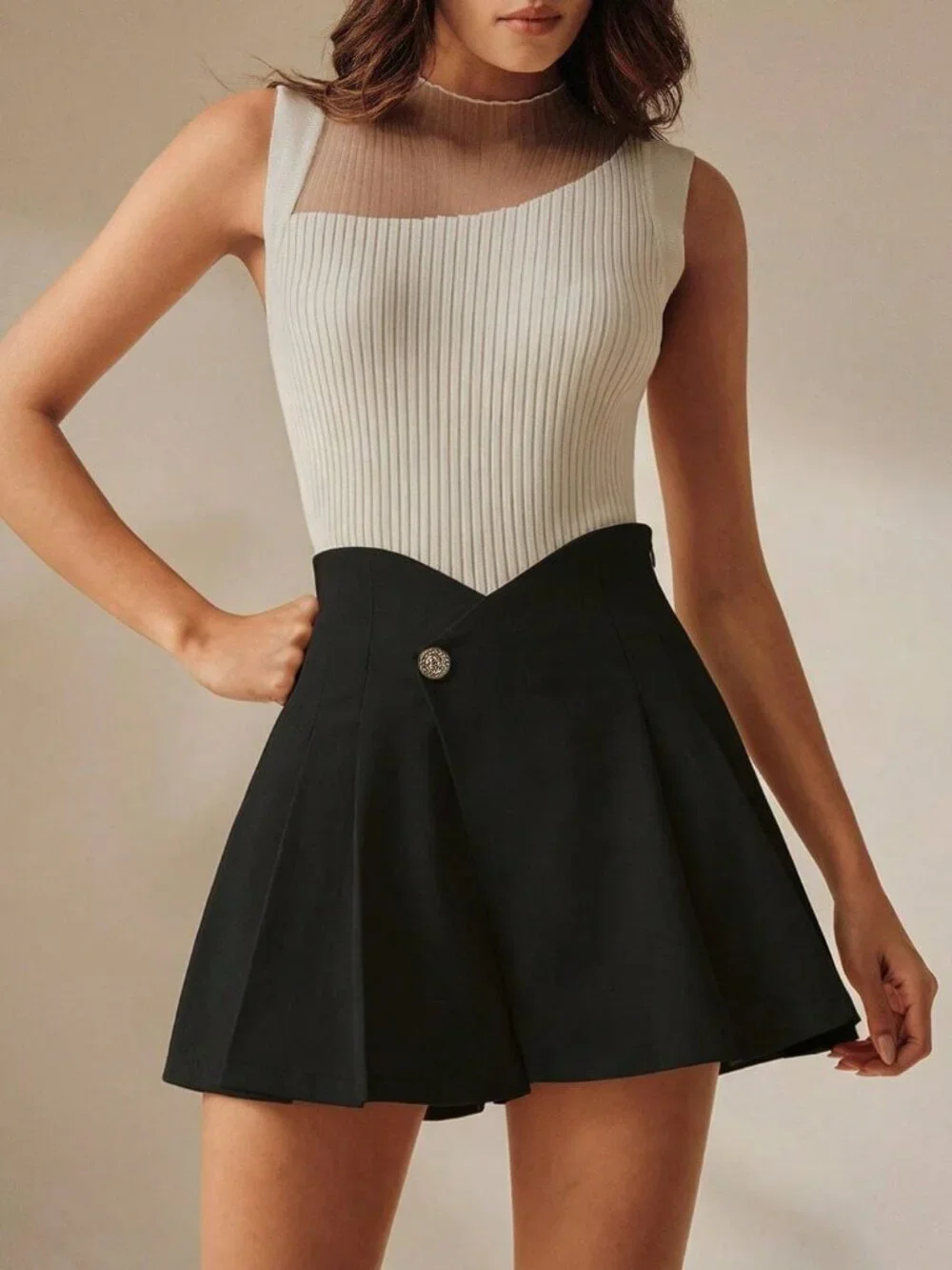 Black Casual Women's High-Waist Asymmetric Inverted Pleat Versatile Shorts